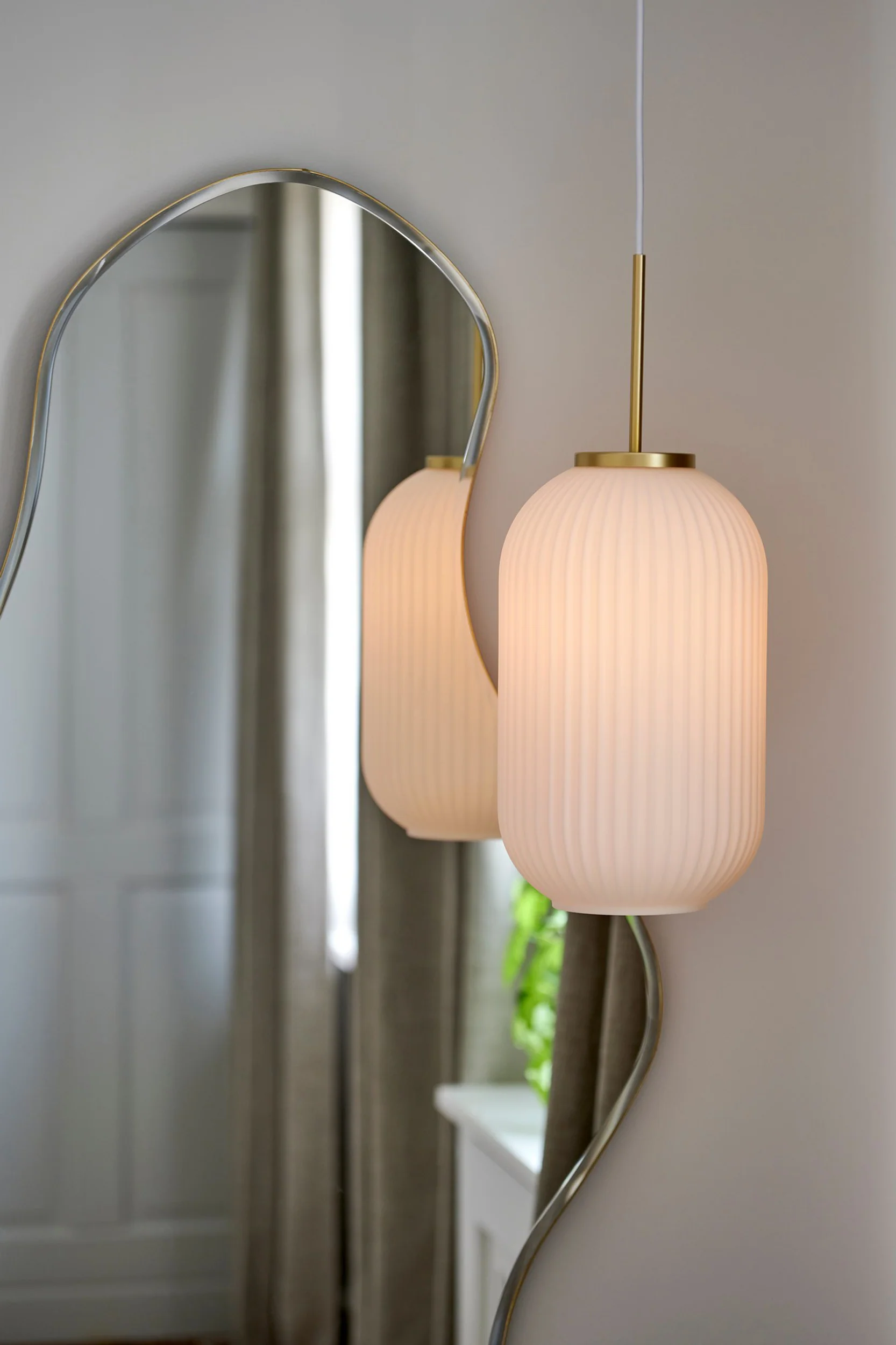 Lampa wisząca Milford biała ze złotym detalem - Image 3