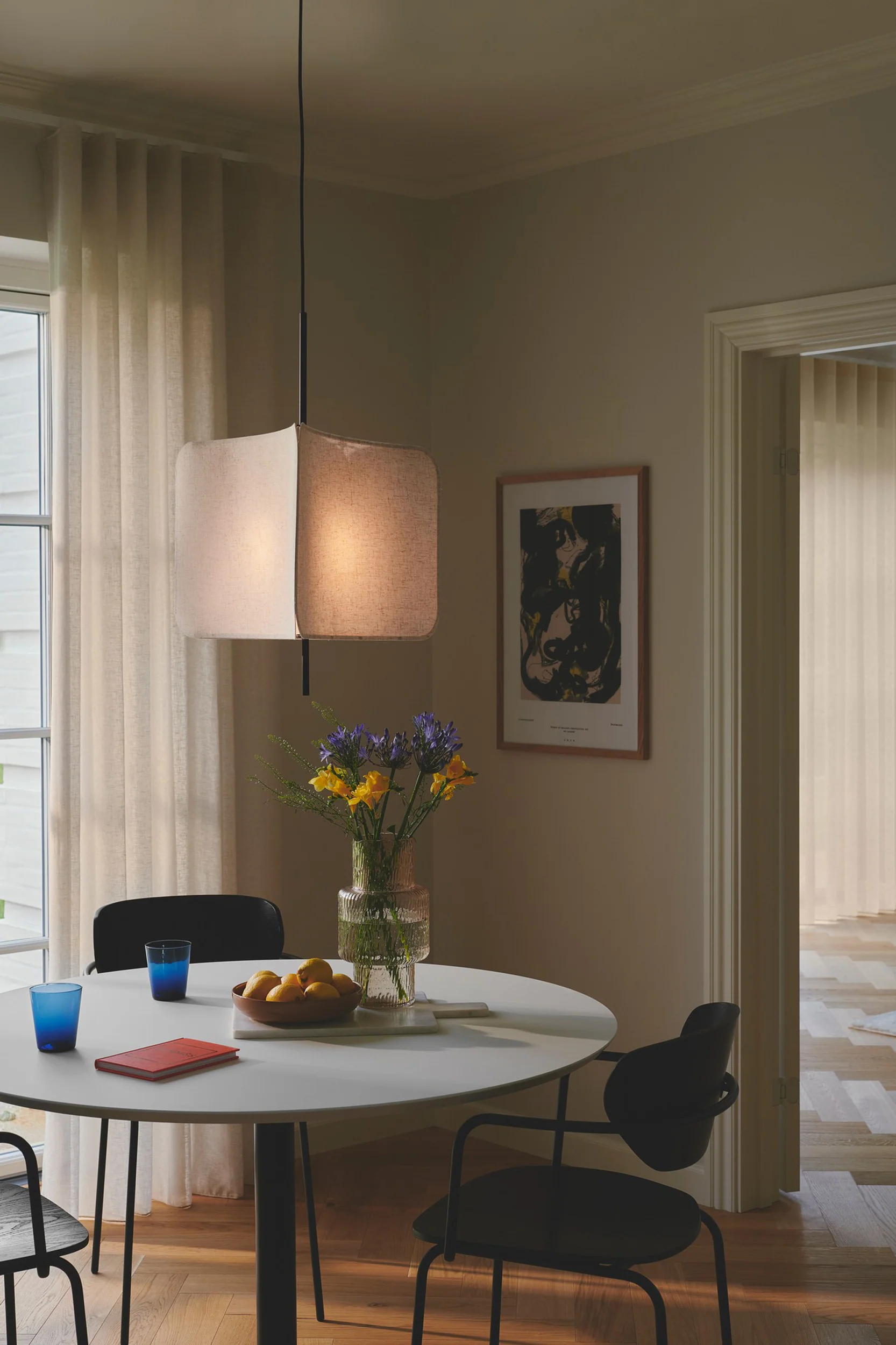 Lampa wisząca Tinto czarna z beżowym abażurem - Image 3