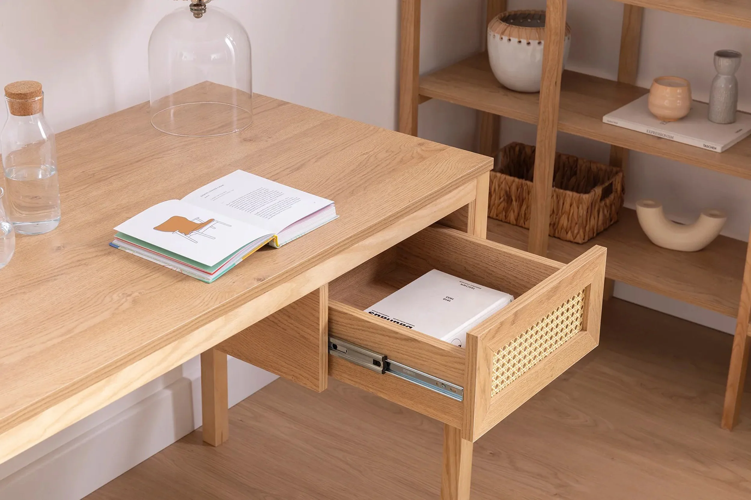 Biurko Crattale 130x60 cm z rattanowymi akcentami - Image 4