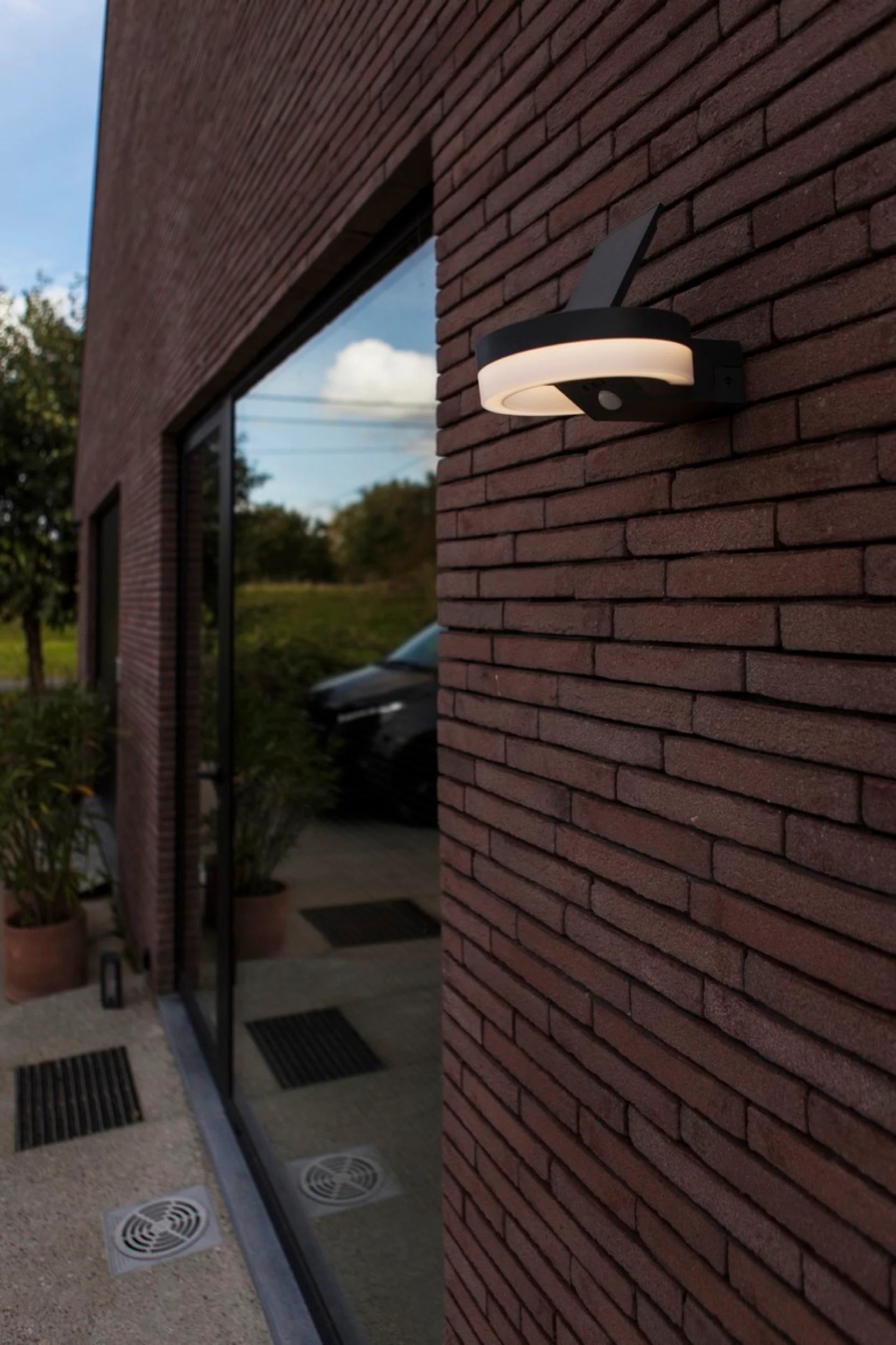 Kinkiet zewnętrzny Runda LED solarny biało-szary - Image 5