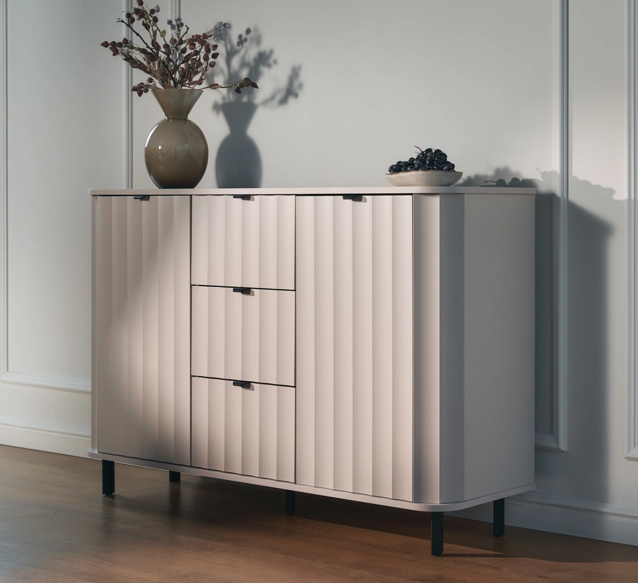 Komoda dwudrzwiowa Novado z trzema szufladami 137 cm kaszmir - Image 2
