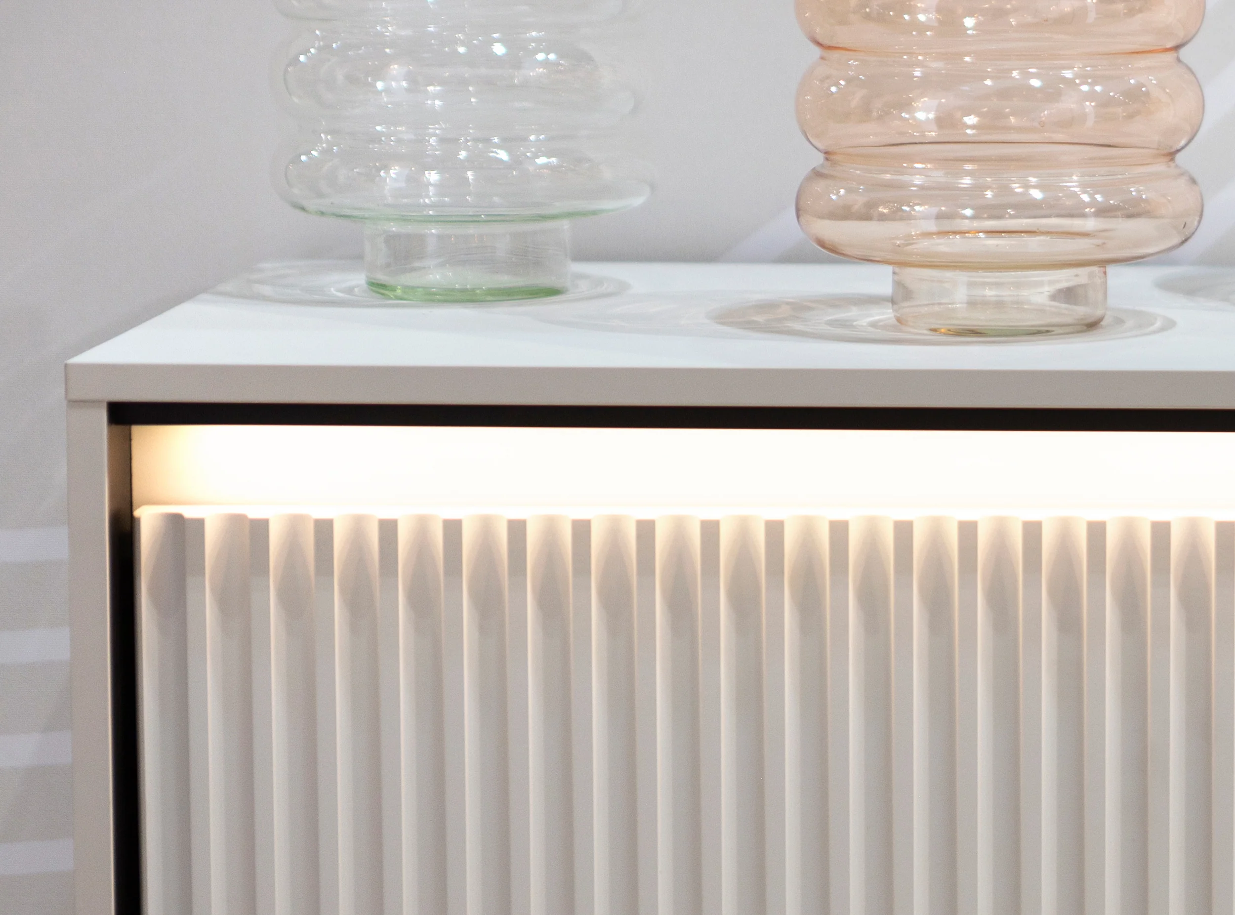 Komoda dwudrzwiowa Trend 98 cm z LED Biała - Image 2