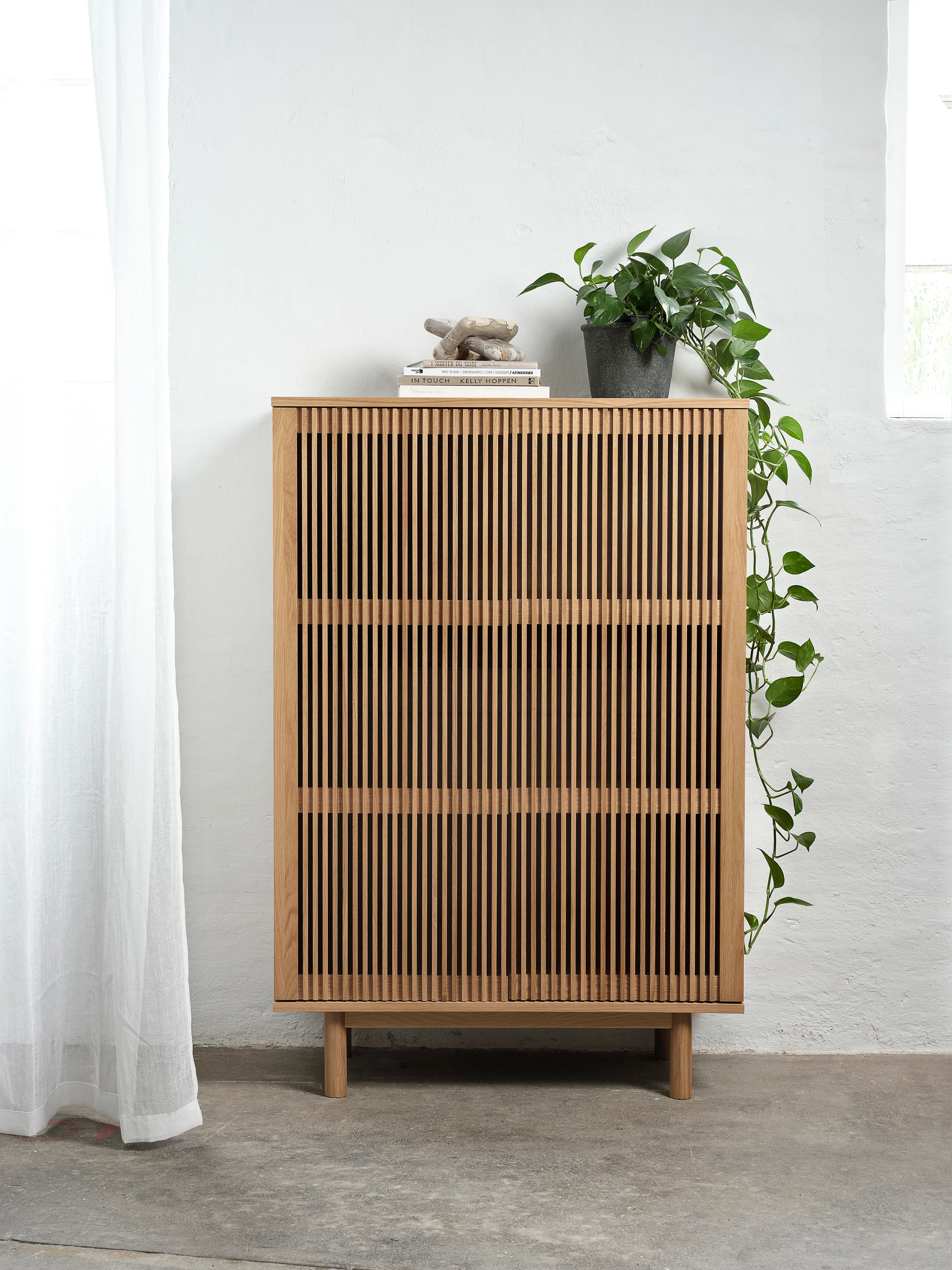 Komoda wysoka Bruzel 140 cm lamele dąb naturalny - Image 2