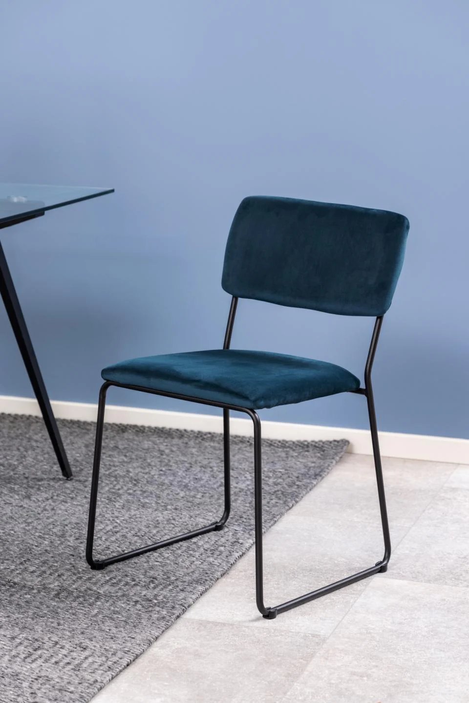Krzesło industrialne Codeman granatowe na metalowej podstawie velvet - Image 7