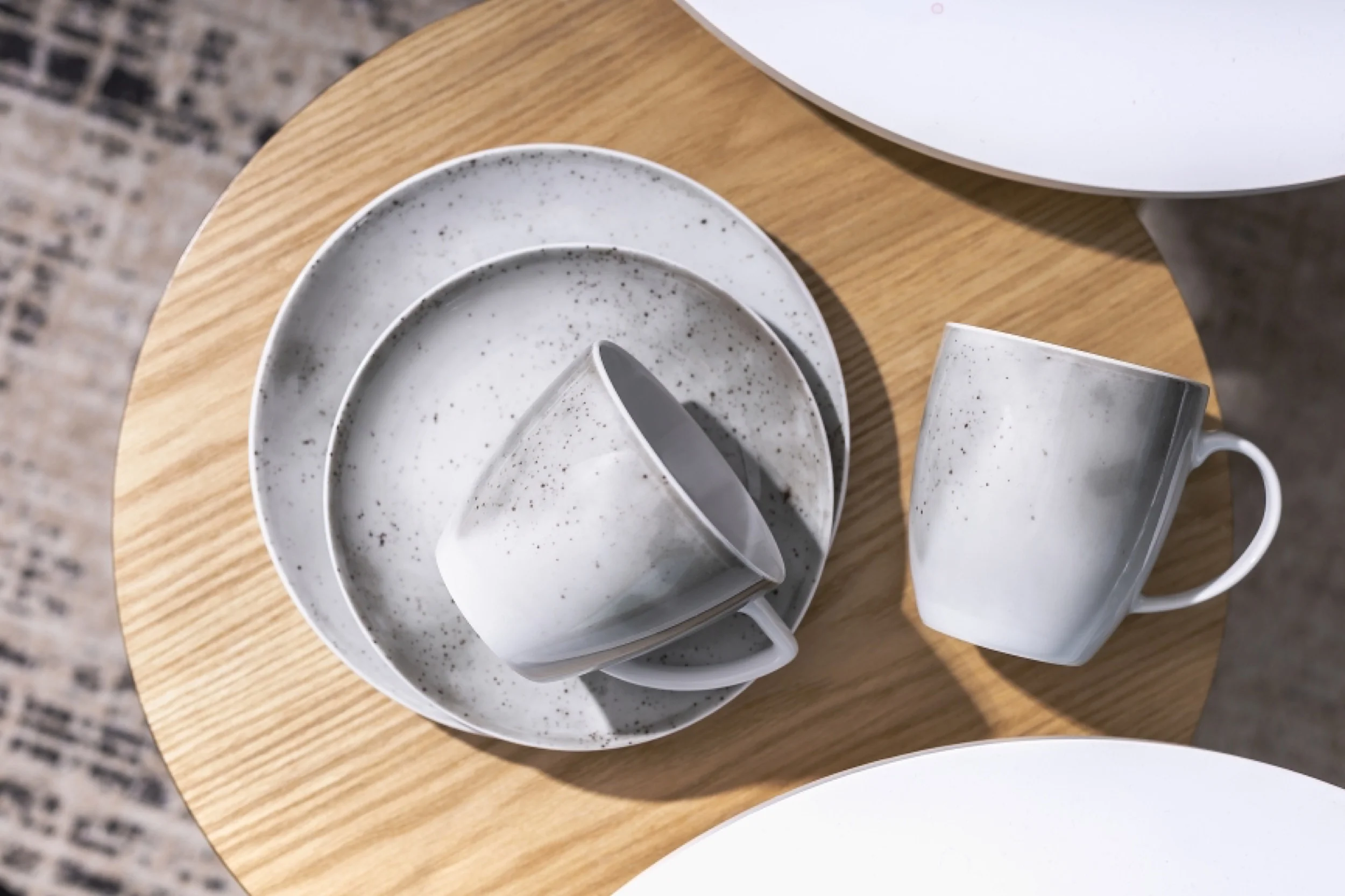 Kubek porcelanowy Boss 380 ml biało-szary - Image 2