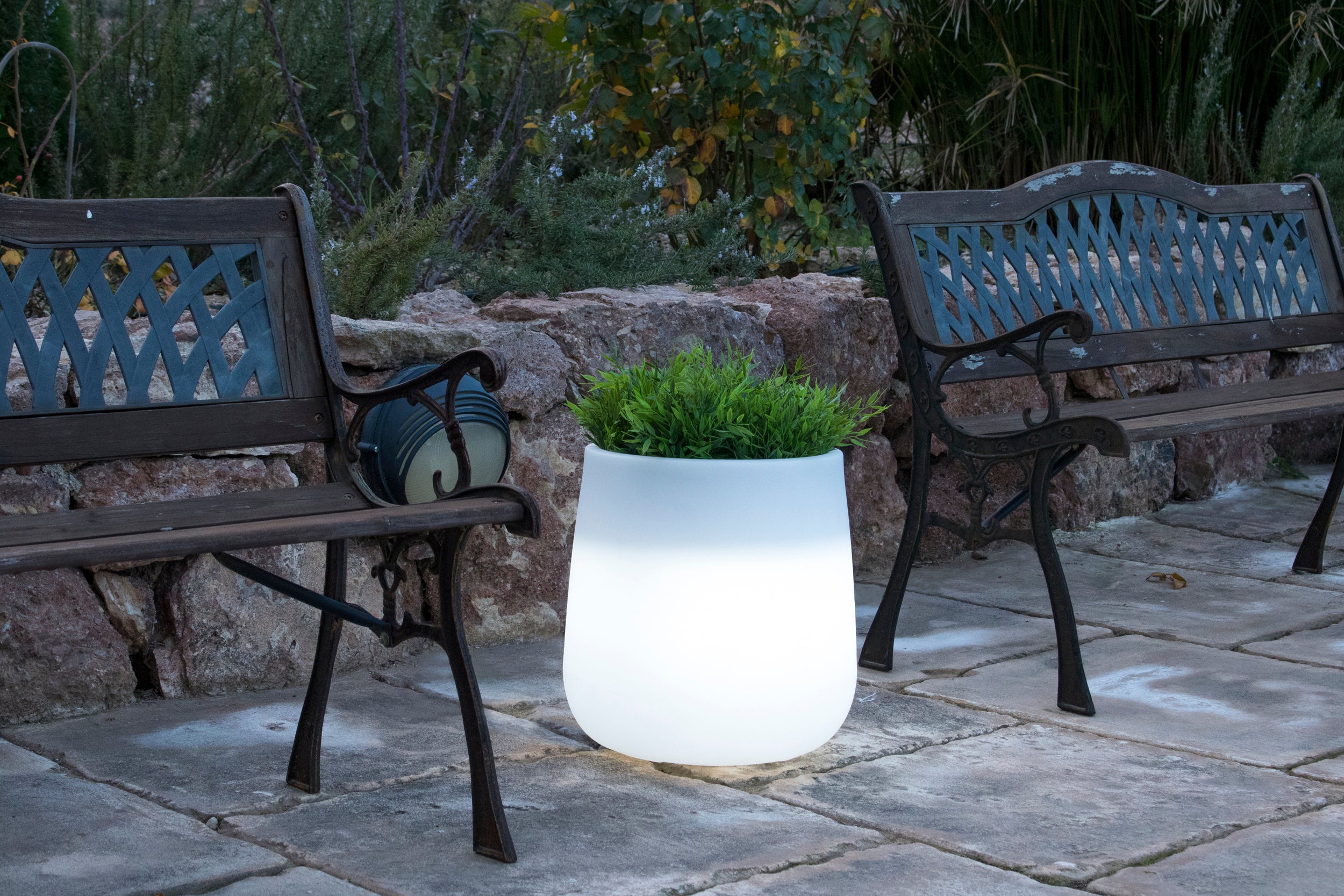 Lampa ogrodowa doniczka Camelia 40 Solar LED biała - Image 3