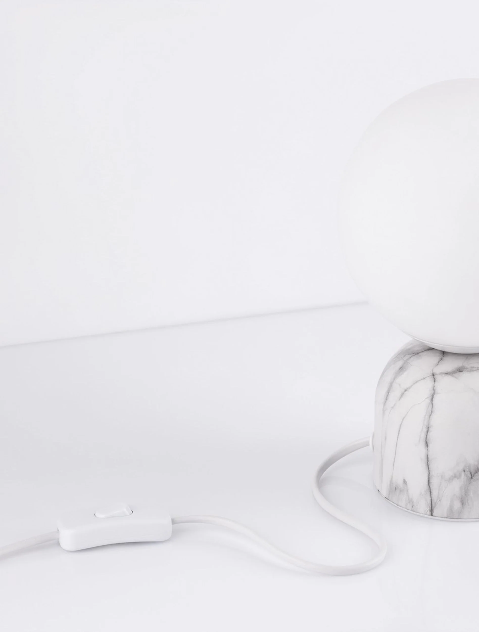 Lampa stołowa Eviall biała marmurowa - Image 3