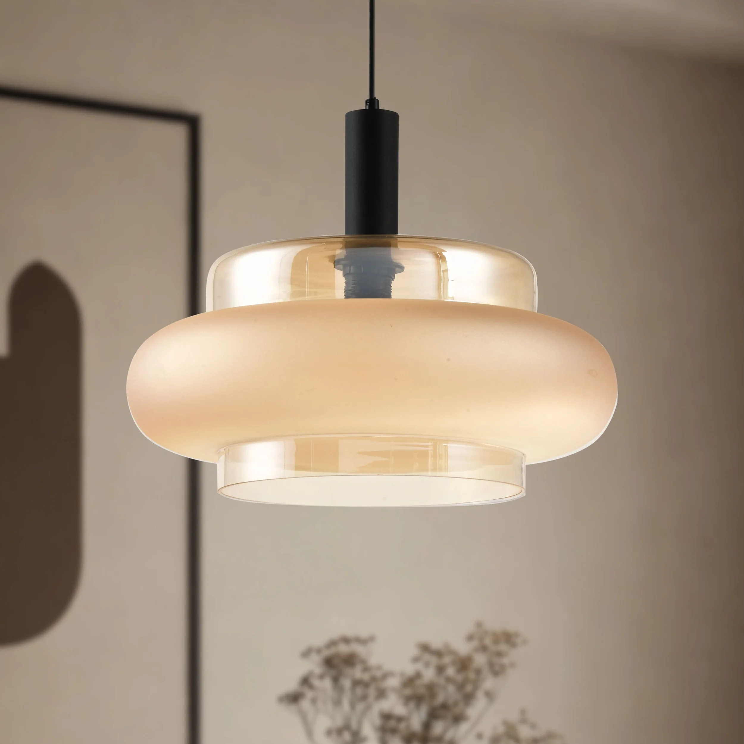 Lampa wisząca Brizi czarna E27 40W z bursztynowym mrożonym kloszem - Image 2