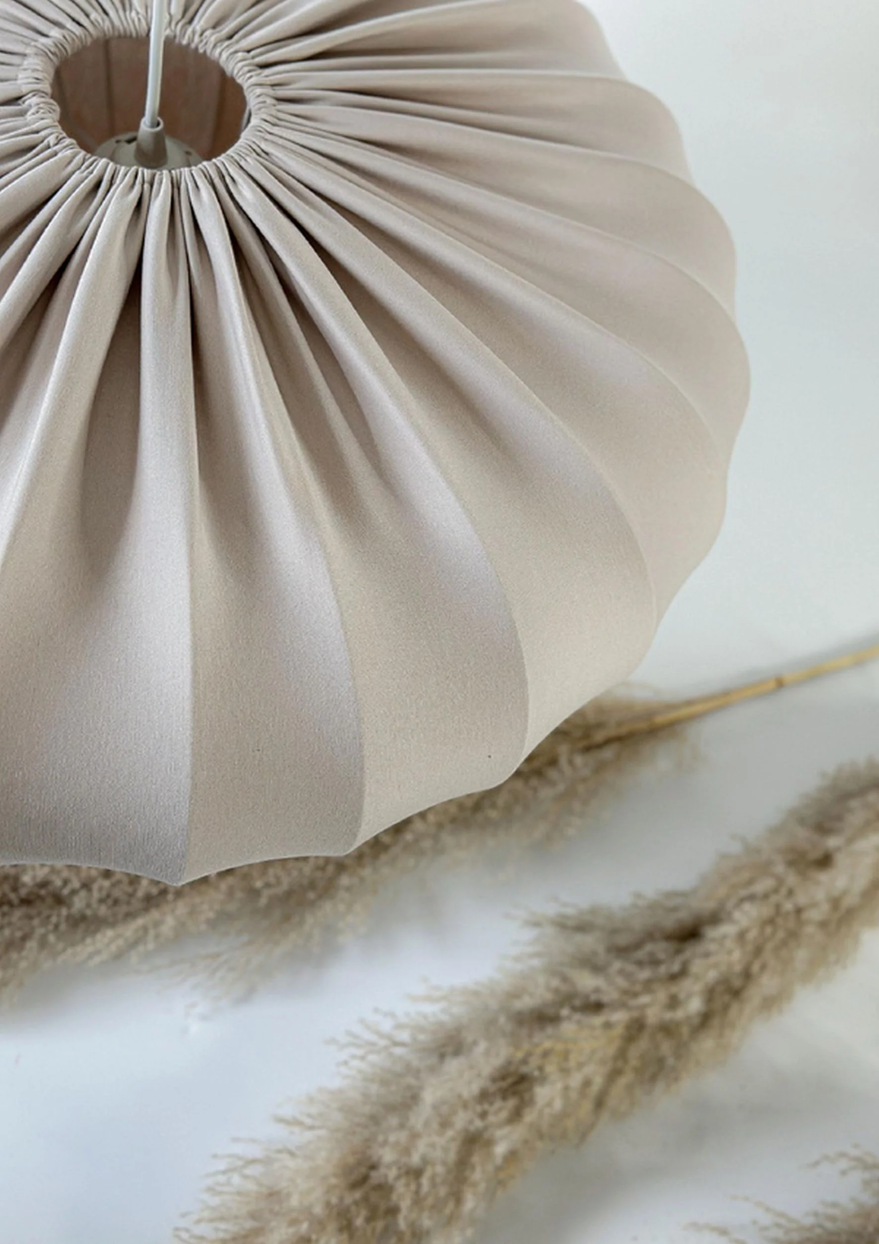Lampa wisząca Cafee średnica 52 cm frappe z czarną podstawą - Image 3
