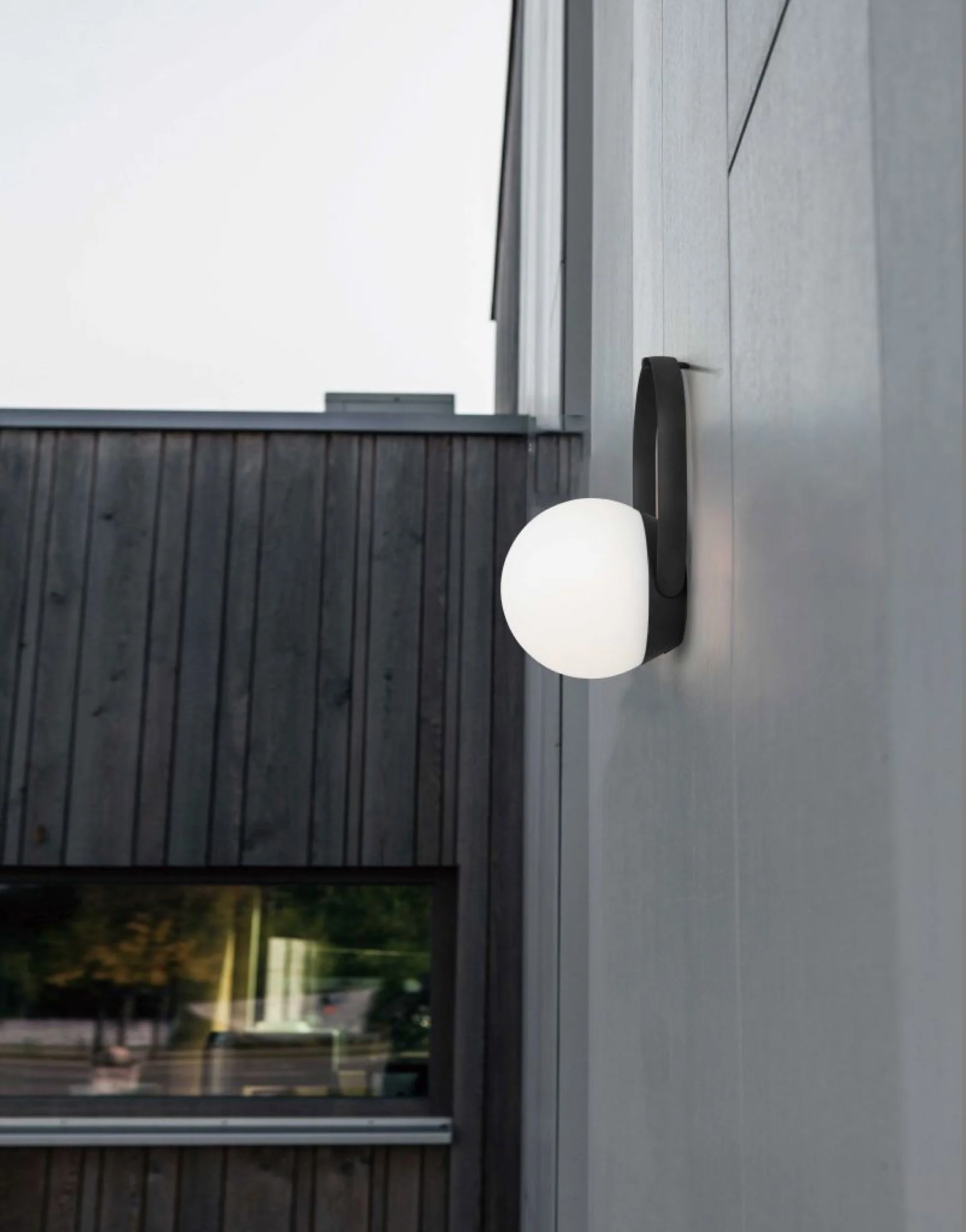 Lampa zewnętrzna Cardi LED czarno-biała - Image 3