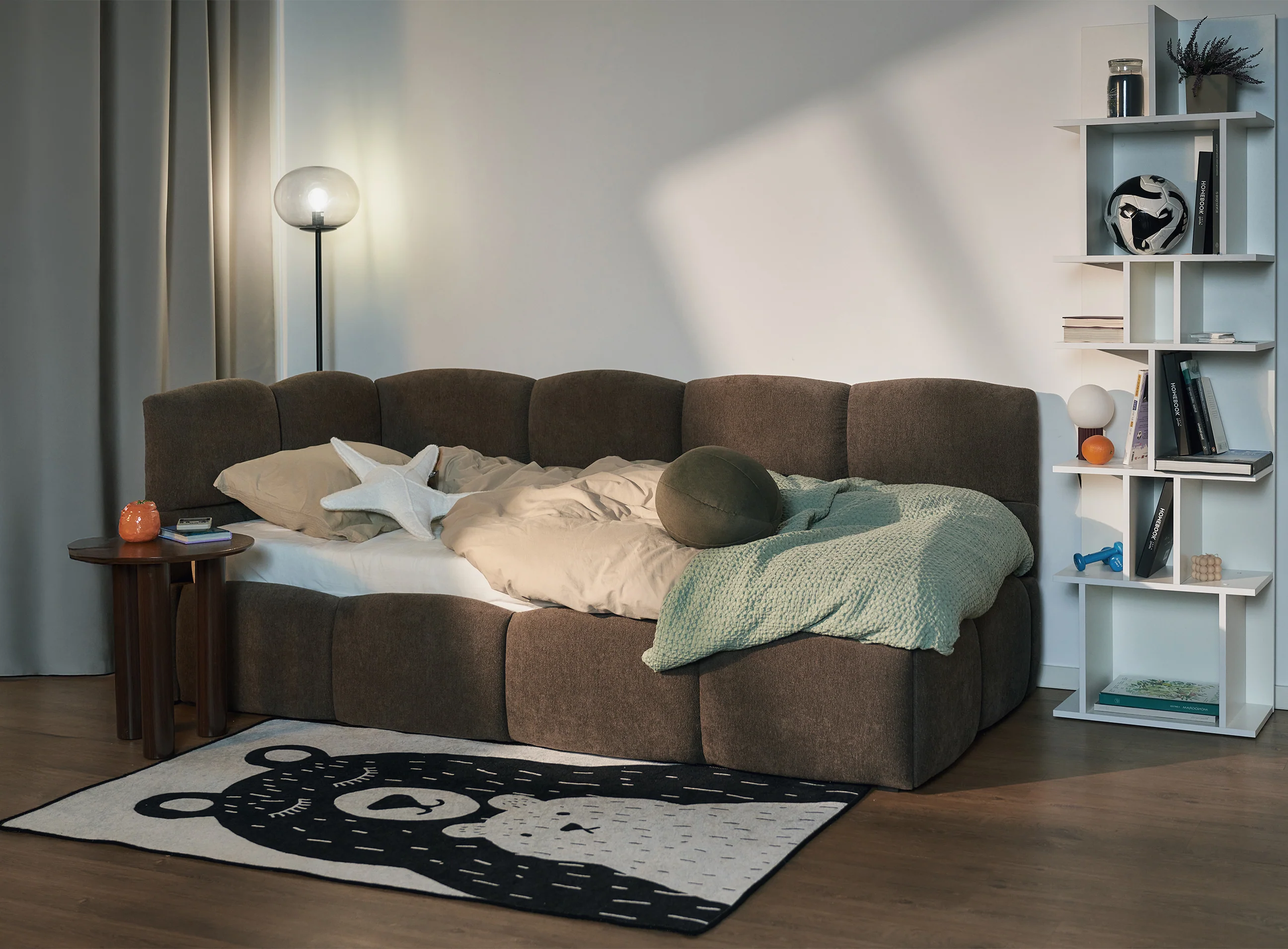 Łóżko młodzieżowe 90x200 cm Cloudy lewostronne z pojemnikiem i barierkami brązowe szenil - Image 4