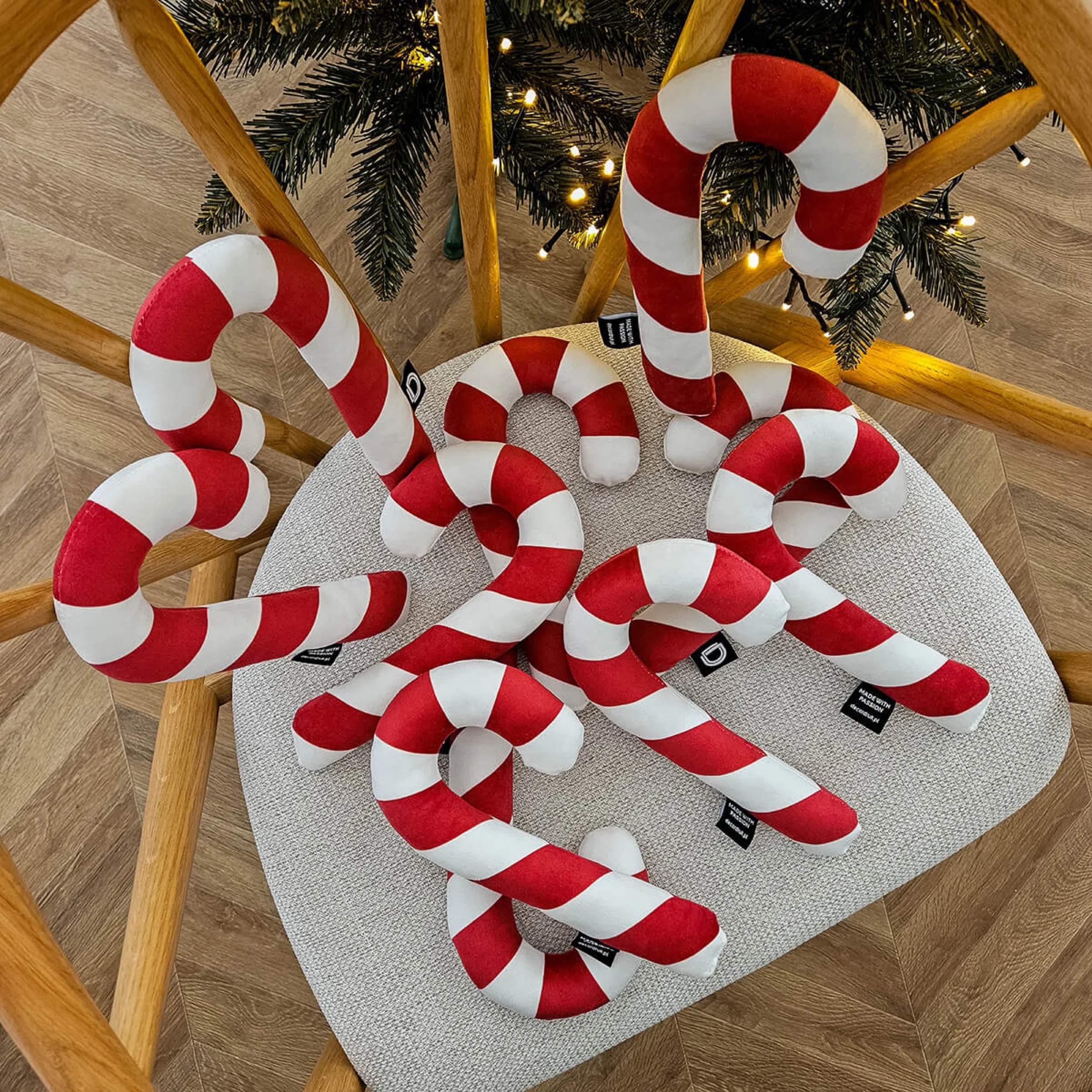 Poduszka XMAS 24 cm czerwona laska cukrowa - Image 3
