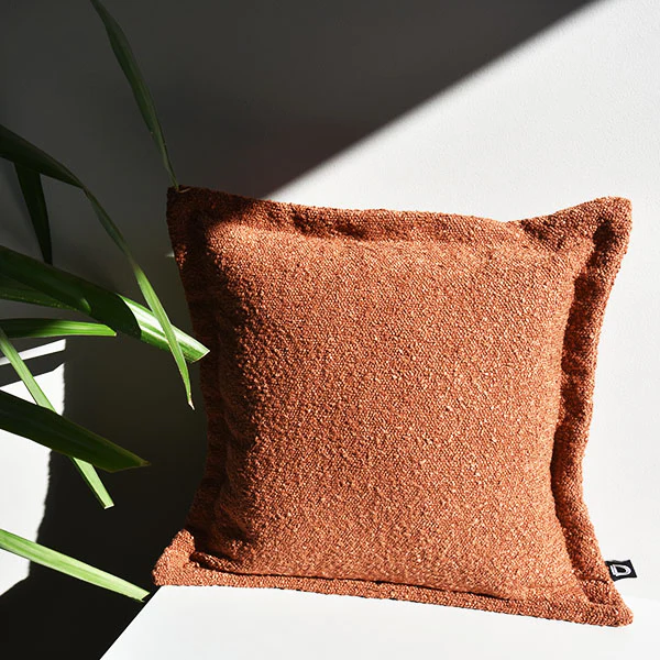 Poszewka Boucle z dekoracyjnym rantem 40x40 cm rdzawobrązowa - Image 2