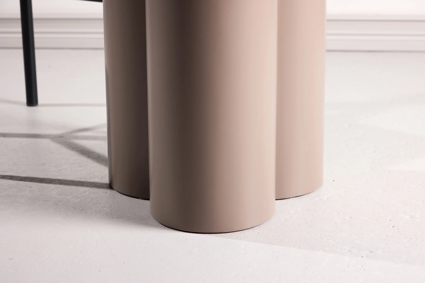 Stół do jadalni Convalder okrągły 110 cm jasnobrązowy - Image 4