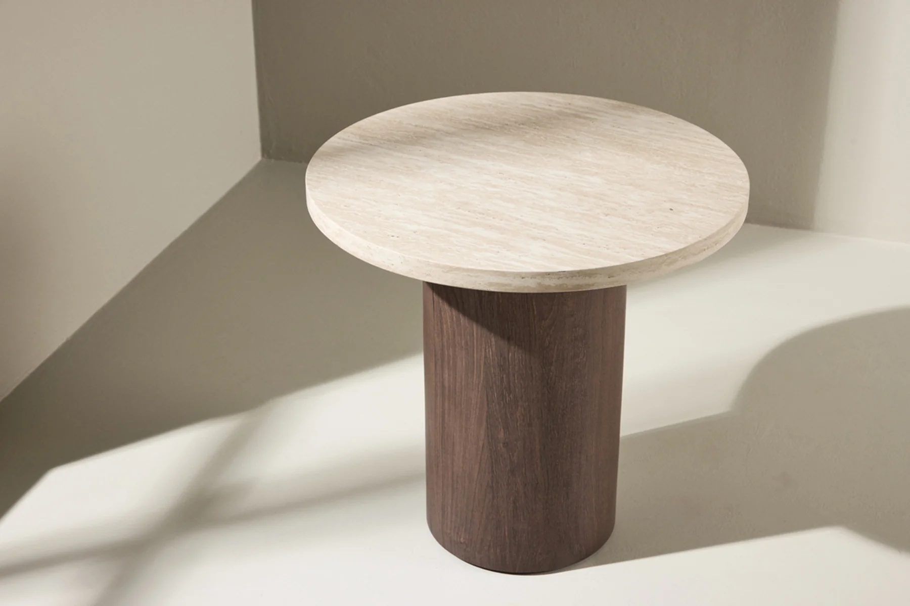 Stolik kawowy Megg okrągły 50 cm trawertyn/mokka - Image 3