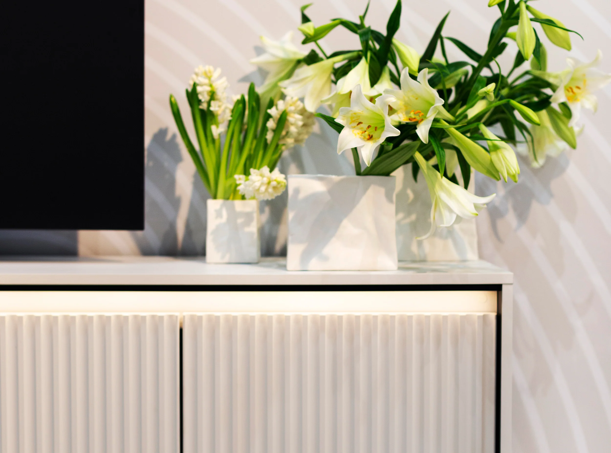 Szafka RTV Trend 193 cm z LED Biała - Image 3